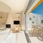 Modern Townhouse With Private Heated Pool Near Cabopino In Artola, Semesterbostad *
