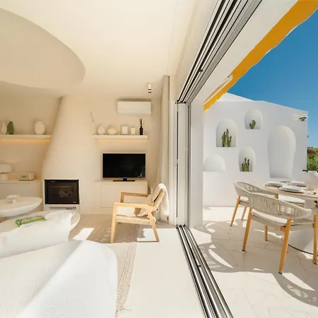 Modern Townhouse With Private Heated Pool Near Cabopino In Artola, Dom wakacyjny *