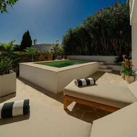 Dom wakacyjny Modern Townhouse With Private Heated Pool Near Cabopino In Artola,