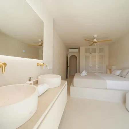 Dom wakacyjny Modern Townhouse With Private Heated Pool Near Cabopino In Artola,