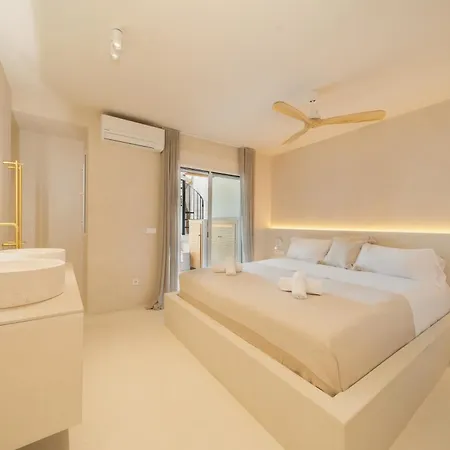 Dom wakacyjny Modern Townhouse With Private Heated Pool Near Cabopino In Artola,
