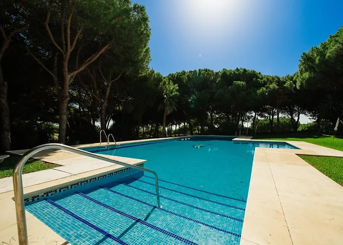 Modern Townhouse With Private Heated Pool Near Cabopino In Artola, Casa vacanze Marbella